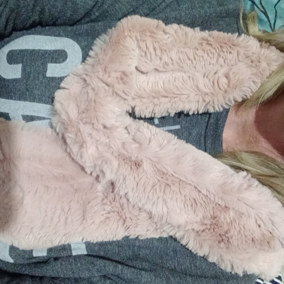 Rose colored scarf - Picture 2 of 2